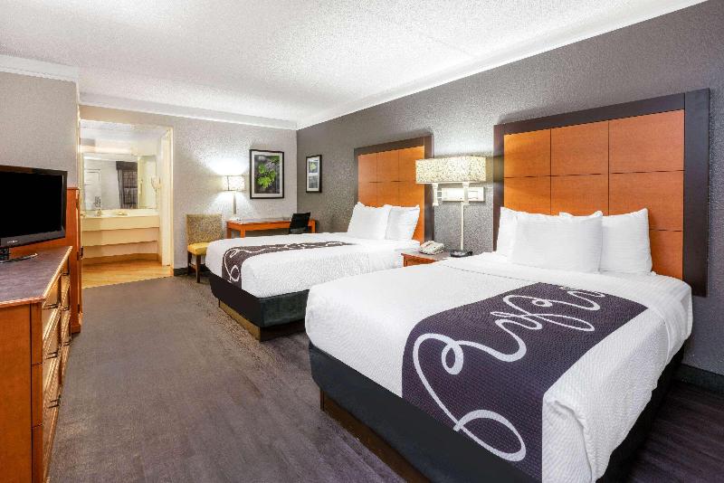Super 8 by Wyndham The Woodlands North - photo 8