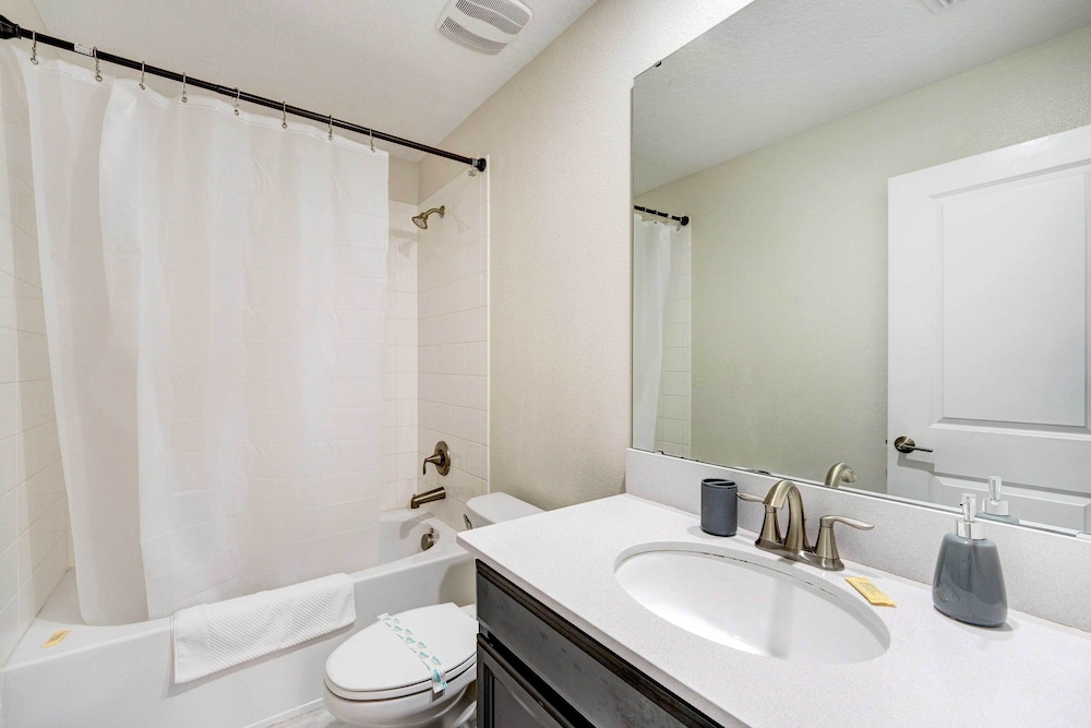 Resort Getaway w Home Theater: 7 Mi to Disney - photo 20