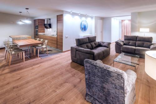 Mònica Mar Apartments — 4-Star Luxury Hotel in Cambrils, Spain