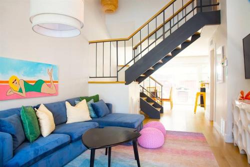 Geometric Loft: renovated hip pets pool spa pet-friendly hotel Solana Beach