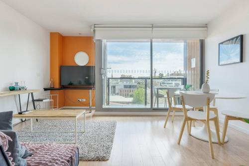 Cosy and Contemporary in Sought after South Yarra — 4-Star Luxury Hotel in Melbourne, Australia