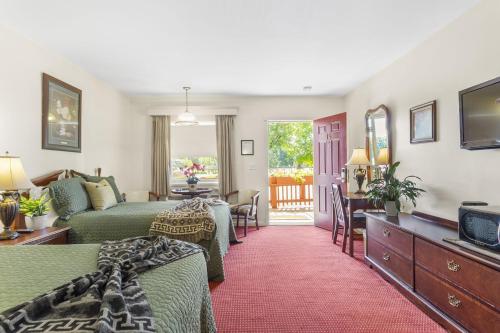 Blue Spruce Inn & Suites - photo 7