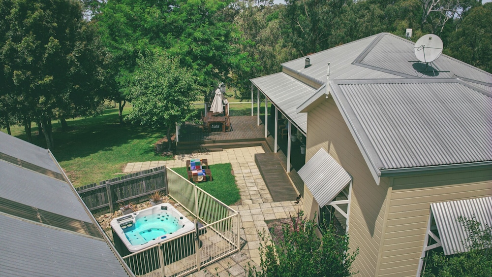 Country House Retreat — 4-Star Luxury Hotel in Metung, Australia