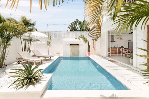 Villa Magnolia Bali Canggu 2 Bedroom with Pool — 4-Star Luxury Hotel in Canggu, Indonesia