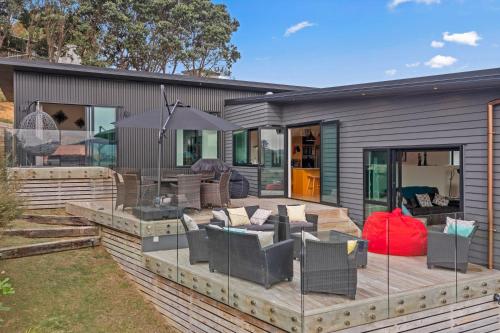 R and R at Robertson Raglan Holiday Home — 4-Star Luxury Hotel in Raglan, New Zealand
