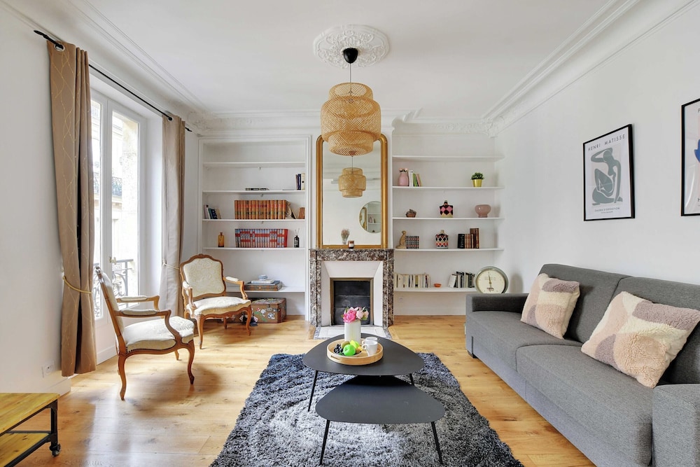 Eclectic Apartment 1br 4p Arc de Triomphe — 4-Star Luxury Hotel in Paris, France