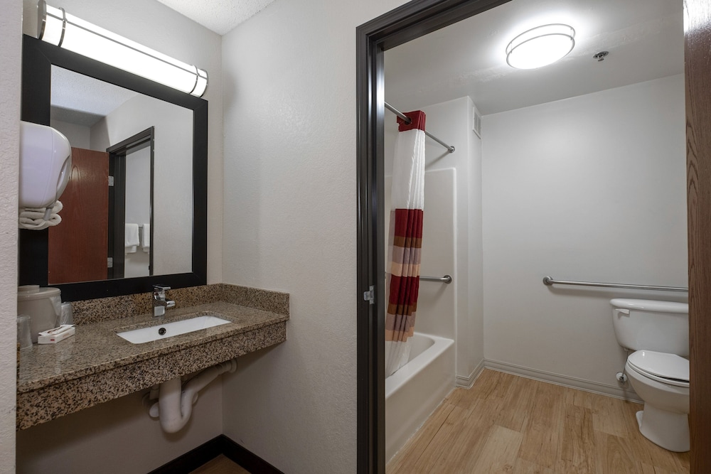 Red Roof Inn & Suites Dover Downtown - photo 34