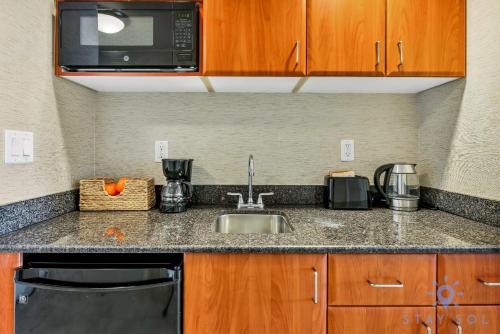 Ocean View Luxurious Studio Premium Amenities - photo 27