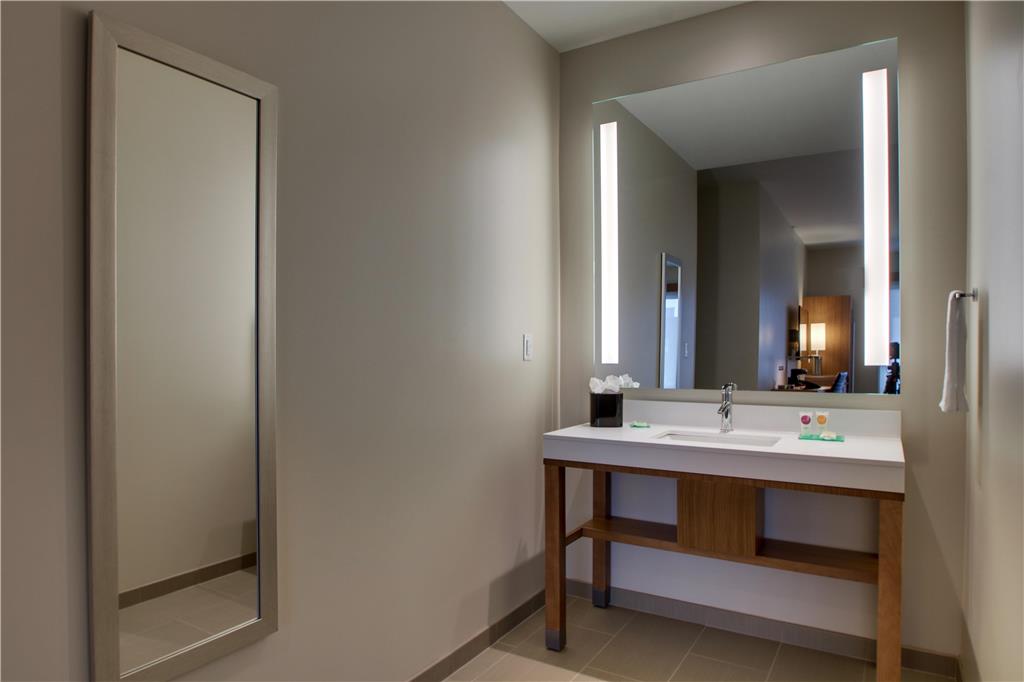 Hyatt Place Milwaukee Downtown - photo 38