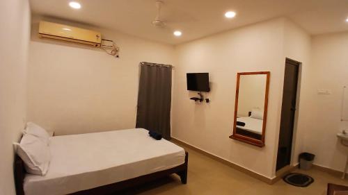 Dwarka Residency Inn — Seven Pagodas — photo 2