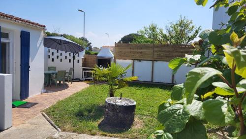 JujuJajaCo - carbon neutral hotel in Unknown City