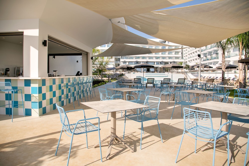 מזון ומשקאות