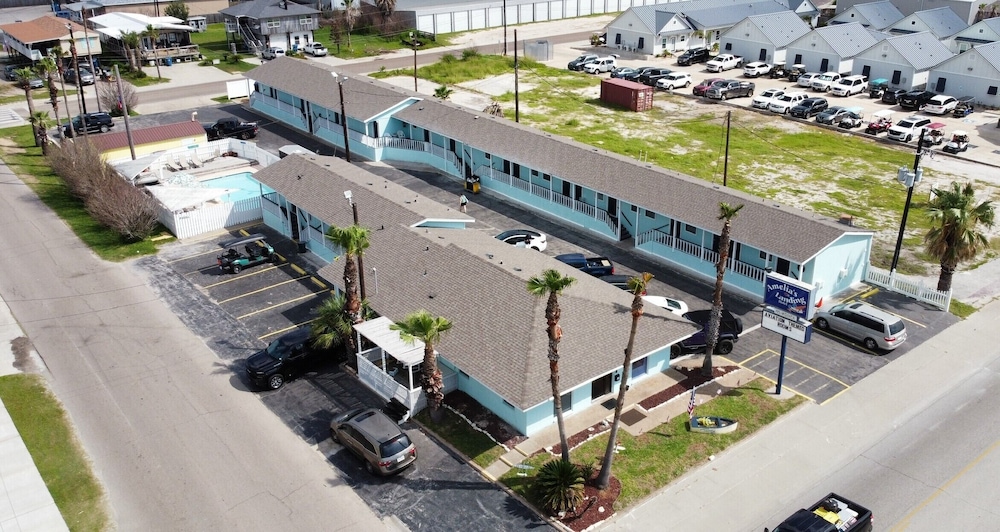 Amelia's Landing Hotel - photo 46