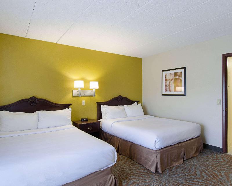 Quality Inn & Suites - photo 19