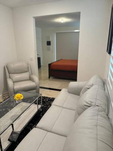 Luxury 1200 Sqft 1bdrm Retreat with Den — Sun City — photo 4