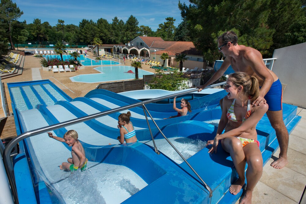 Camping Le Bois Dormant — 4-Star Luxury Hotel in Saint-Jean-De-Monts, France