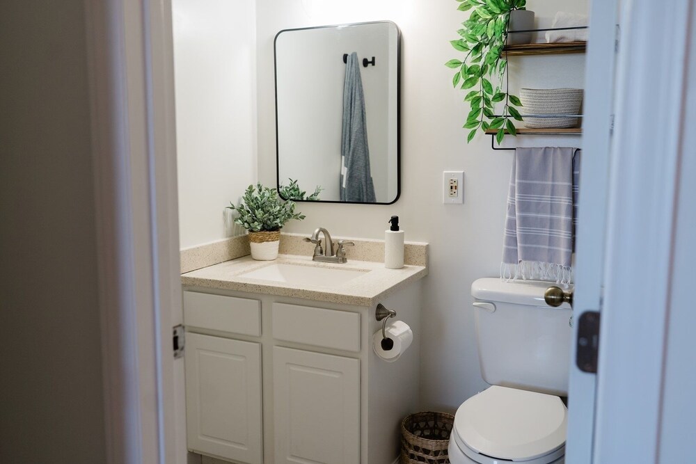 0912 White Linen Room by Atlantic Towers - photo 23