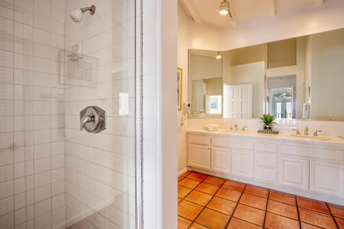 H962 Hamilton Cove Villa 9 62 — 4-Star Luxury Hotel in Avalon, United States