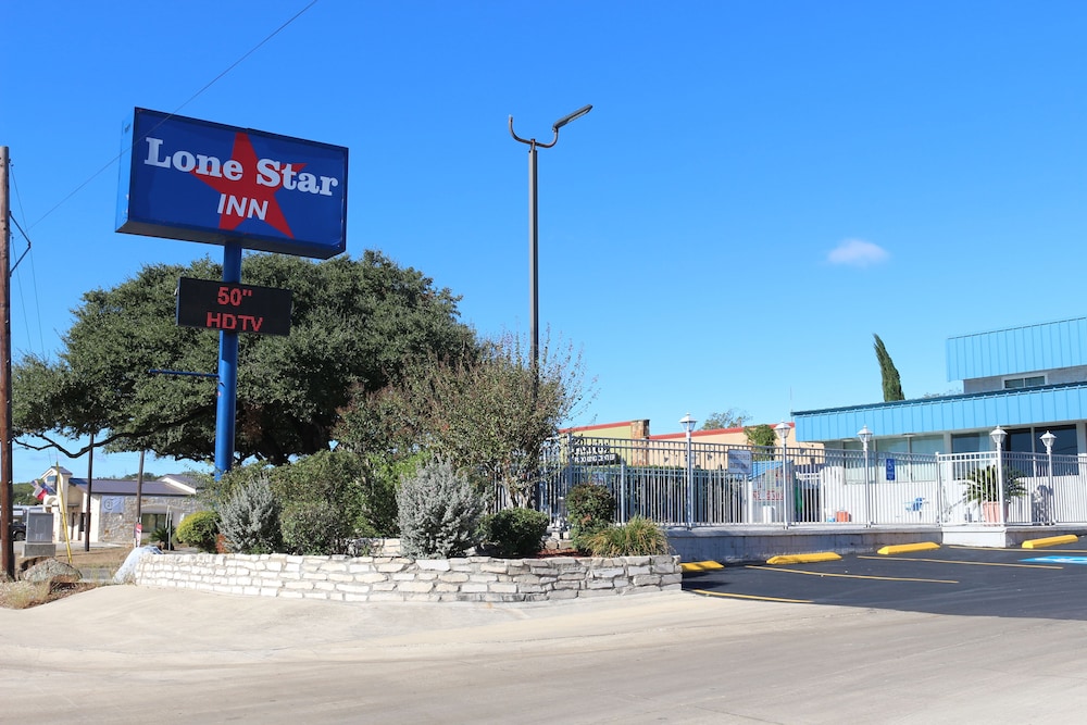LoneStar Inn - featured photo