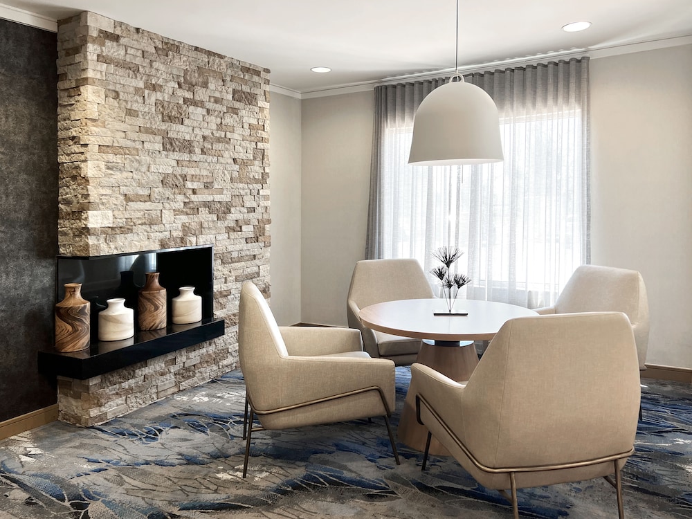 Fairfield Inn & Suites by Marriott Rogers - photo 7