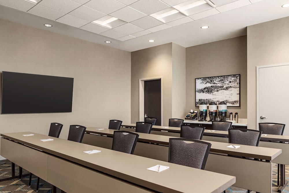 Residence Inn by Marriott New York JFK Airport - photo 37