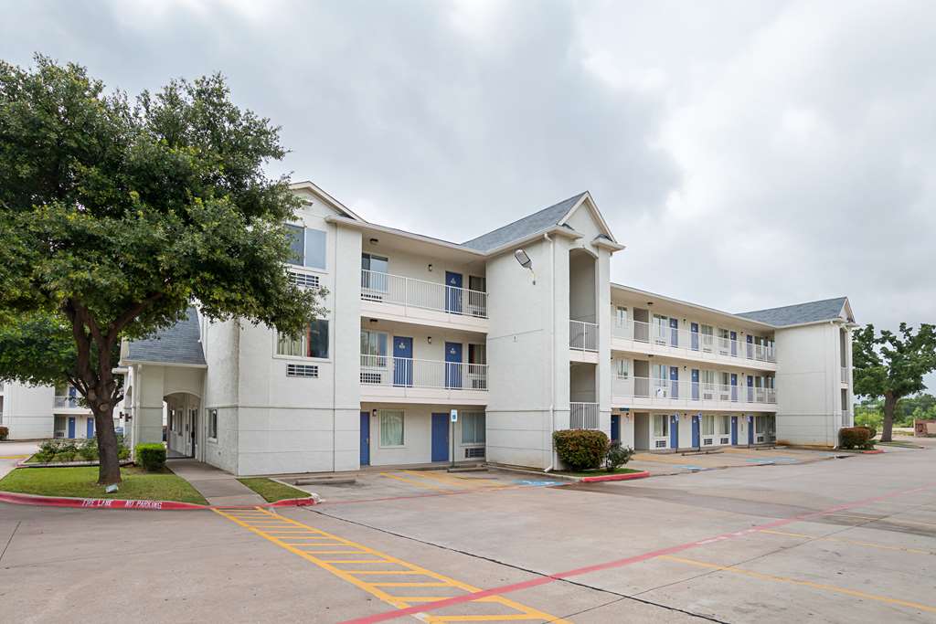 Motel 6 Grand Prairie TX Near Six Flags Drive - photo 2