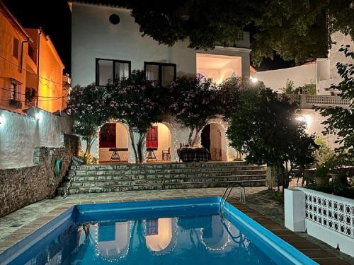 Casa Pomar Preciosa casa con piscina y vistas a la sierra — 4-Star Luxury Hotel in Grazalema, Spain