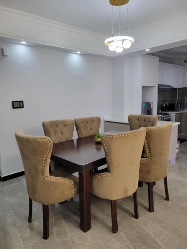 The executive royal beautifully furnished two bedroom apartment with amazing scenic city views heated swimming pool and fully equipped gym and child play area — 4-Star Luxury Hotel in Nairobi, Kenya