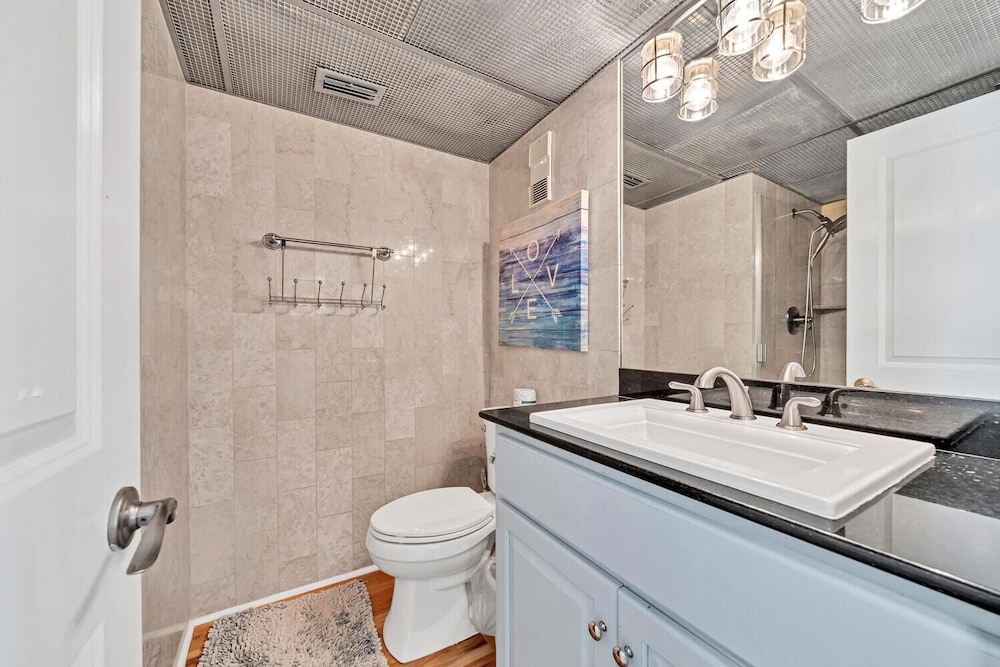 Edgewater Tower 2 404 - photo 15
