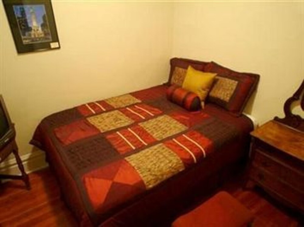 Old Chicago Inn - photo 3