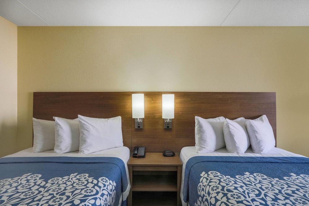 Days Inn by Wyndham Newark Wilmington - photo 8