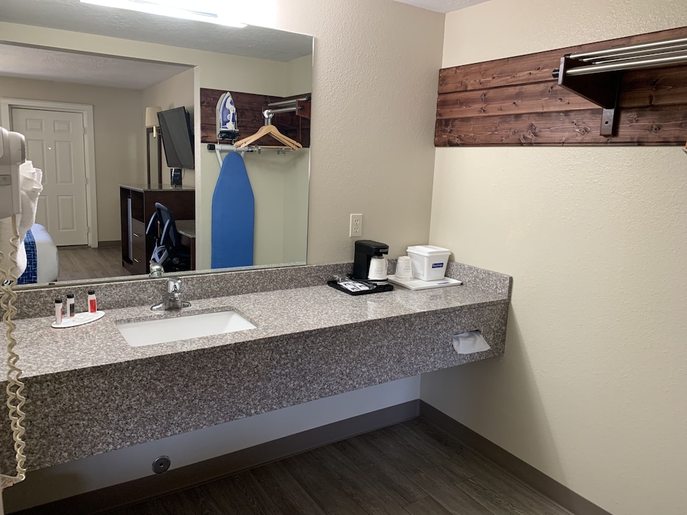 Travelodge by Wyndham Cedar City - photo 15