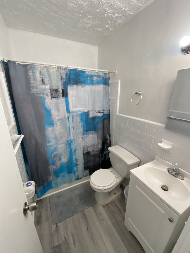 Uptown Inn & Suites - photo 26