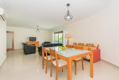 Casa Mergoux Quiet Spacious AC Wi Fi Smart TV — 4-Star Luxury Hotel in Tavira, Portugal
