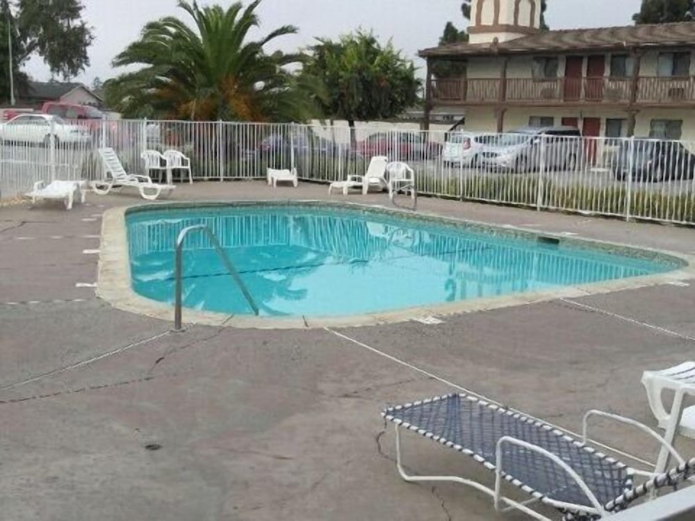 E Z 8 Motel Newark - photo 14