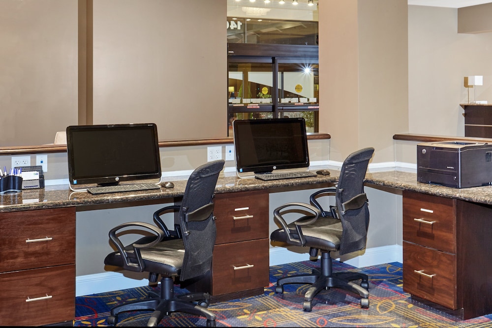Holiday Inn Express Hotel & Suites Columbia Univ Area Hwy 63 by IHG - photo 37