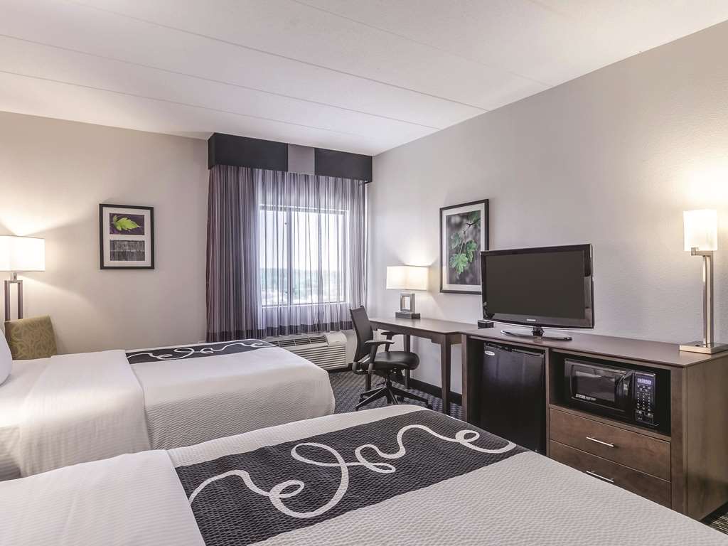 La Quinta Inn & Suites by Wyndham Warwick Providence Airport - photo 24