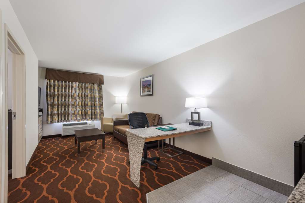 Quality Inn & Suites Huntsville Research Park Area - photo 13
