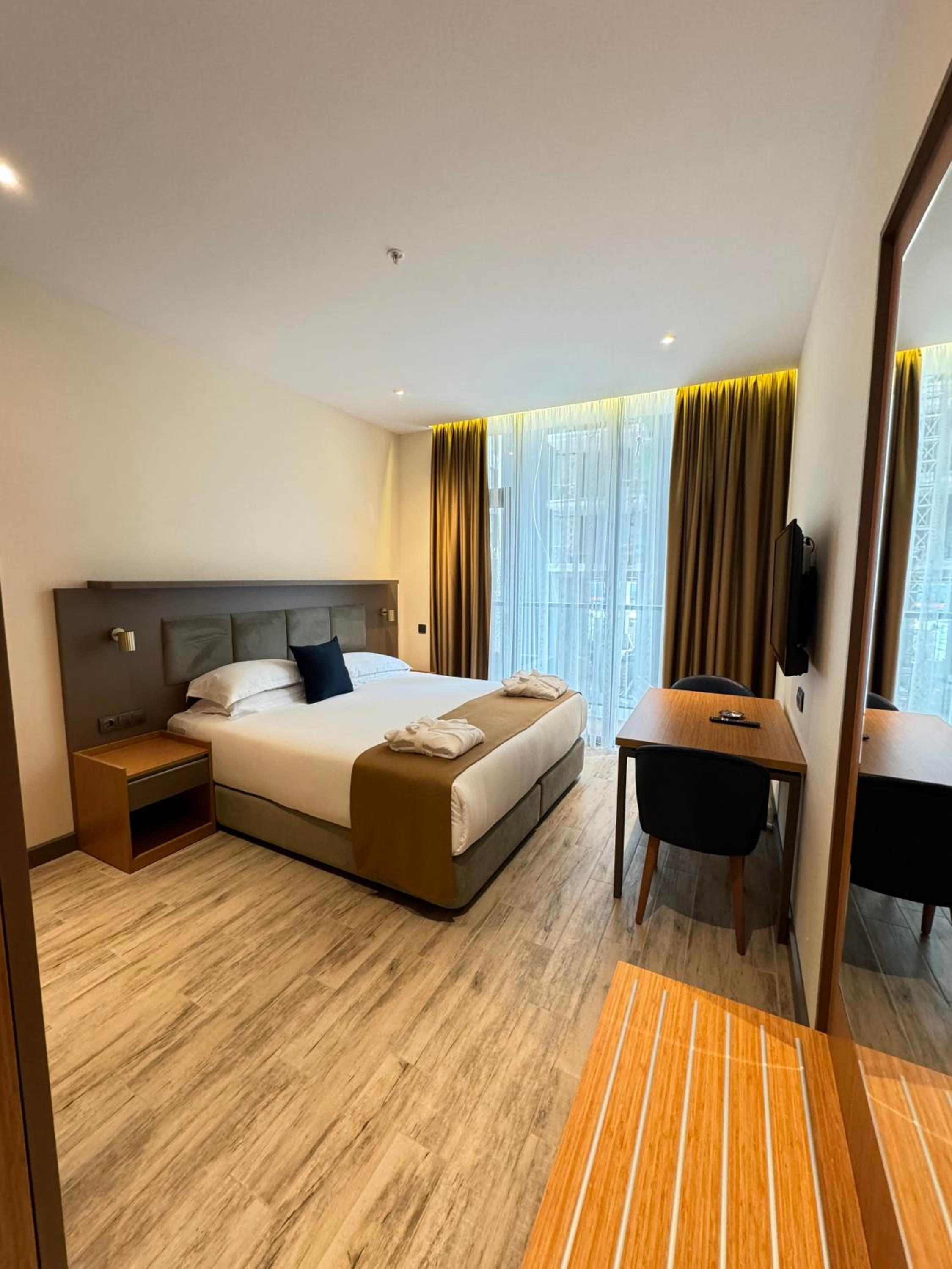 New wave apart hotel