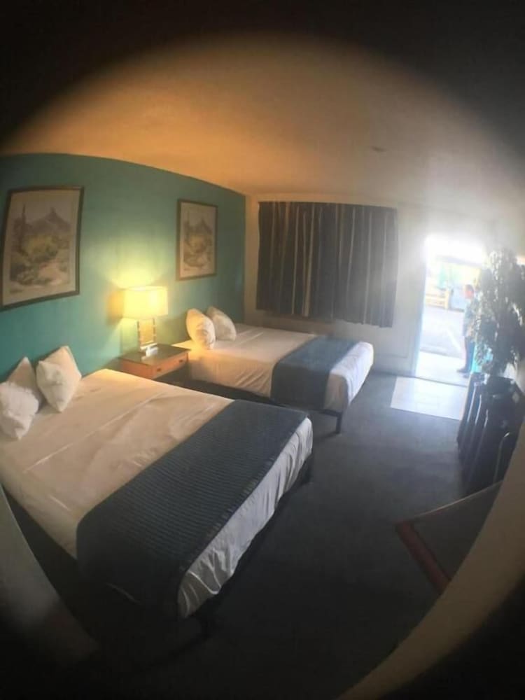 Desert Hills Motel - photo 7
