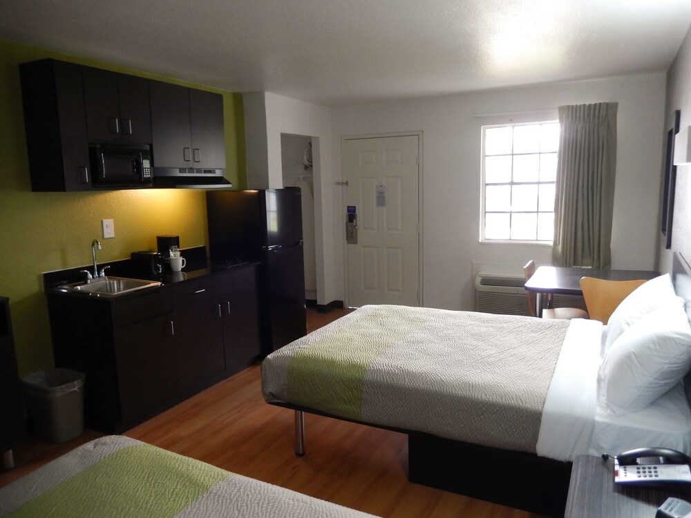 Studio 6 Houston TX Intercontinental Airport South - photo 18