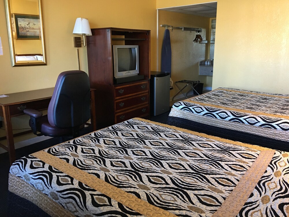 Super 8 by Wyndham Portsmouth Norfolk - photo 11