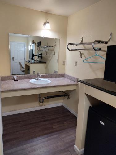 Economy Inn Richmond - photo 29