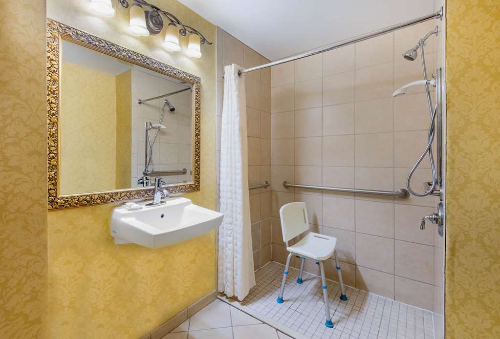 La Quinta Inn & Suites by Wyndham Mt. Laurel Philadelphia - photo 15