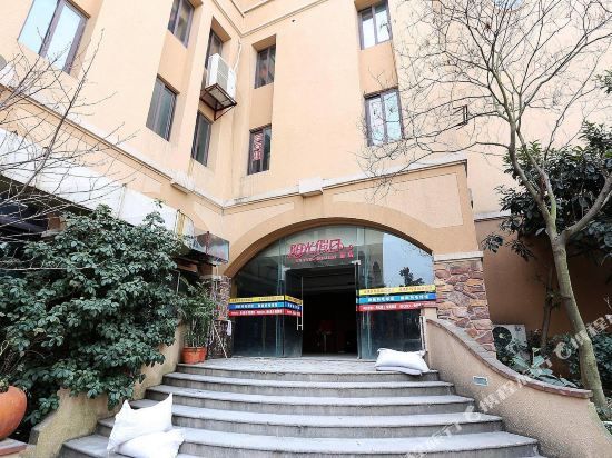 Sunshine Holiday Hotel in Nanjing, People's Republic of China