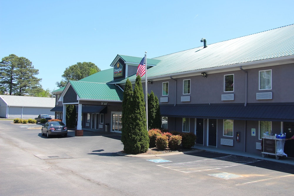 Douglas Inn And Suites - photo 29