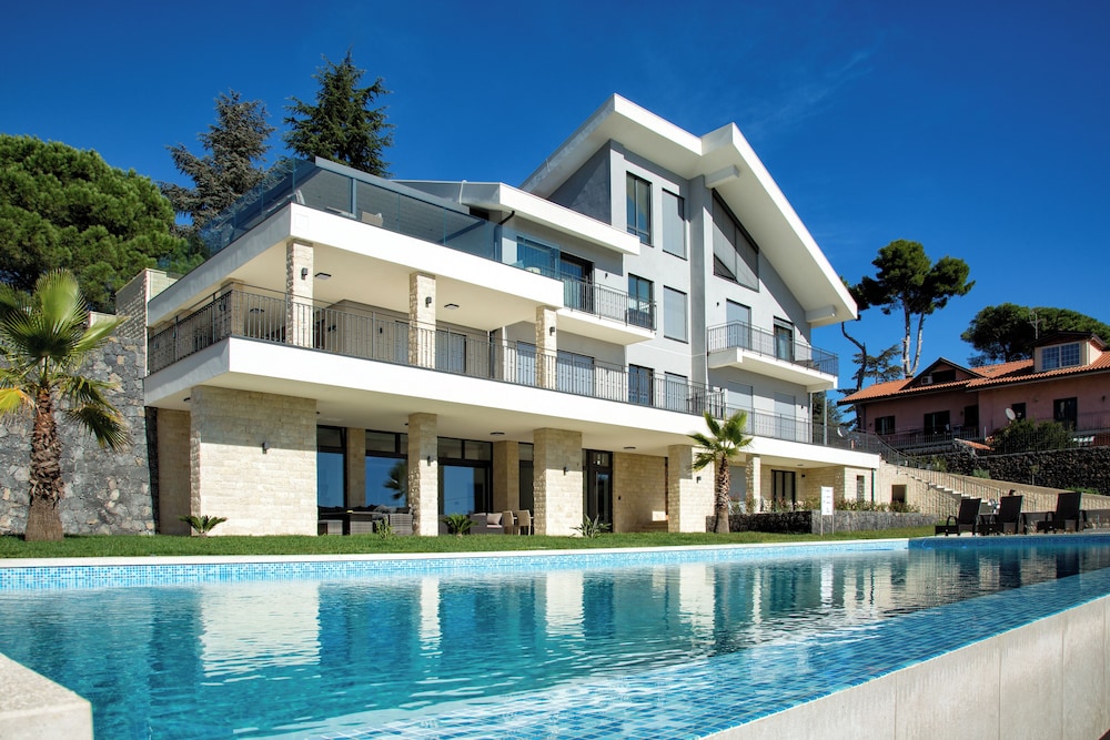 Villa Rita Pool & Spa — 4-Star Luxury Hotel in Mascalucia, Italy