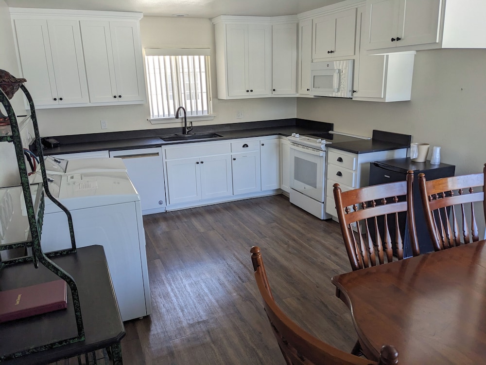 Hi Lo Motel Cafe and RV Park - photo 21