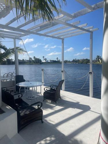 Casa Lago — 4-Star Luxury Hotel in Cape Coral, United States