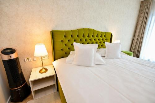 Queen Doftana in Tesila, Romania